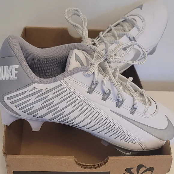 Nike White and Gray Sneakers - Picture 5 of 9